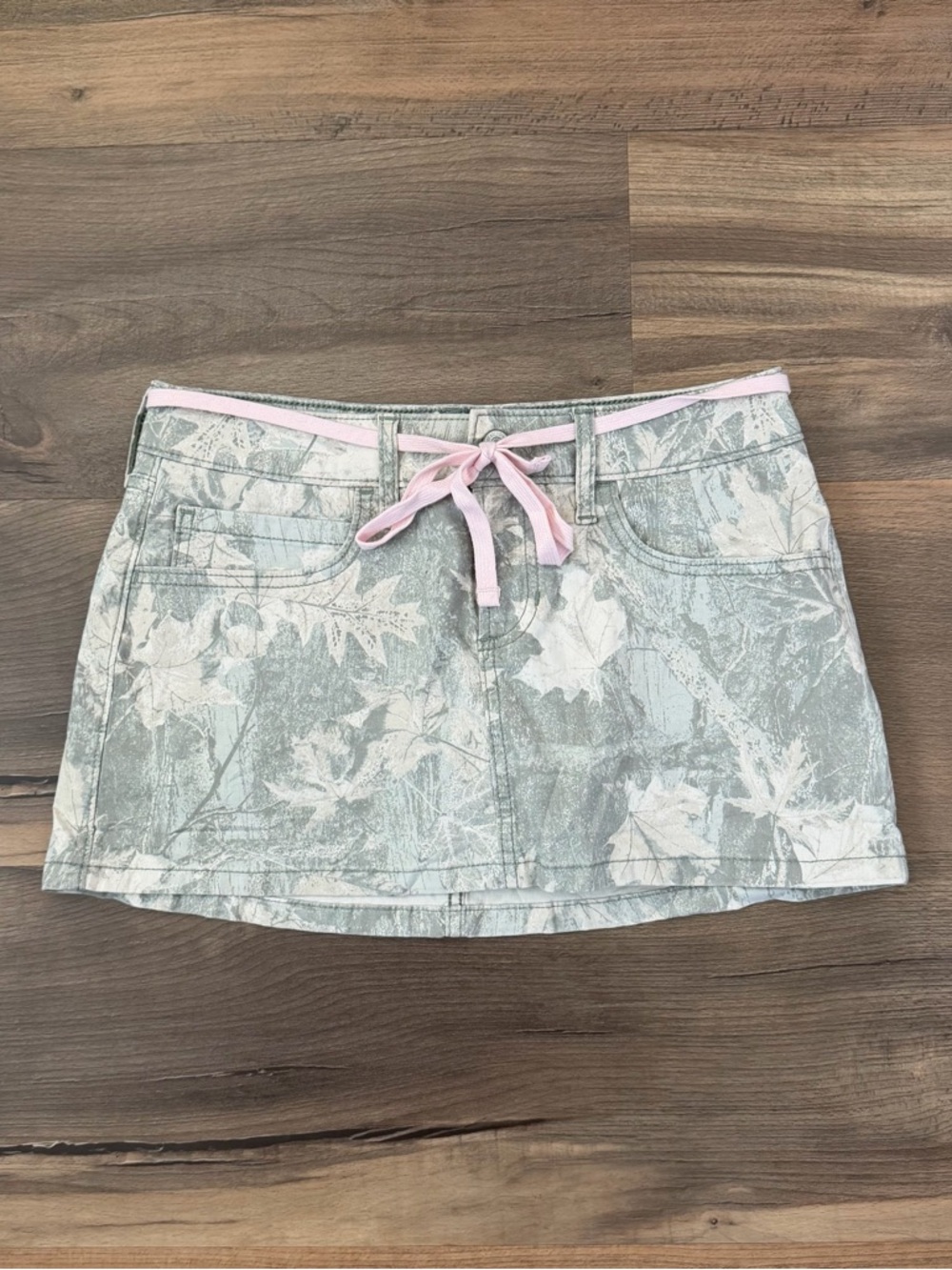 Hollister Twill Camo Pink Shoelace Mini Skort - Size 2